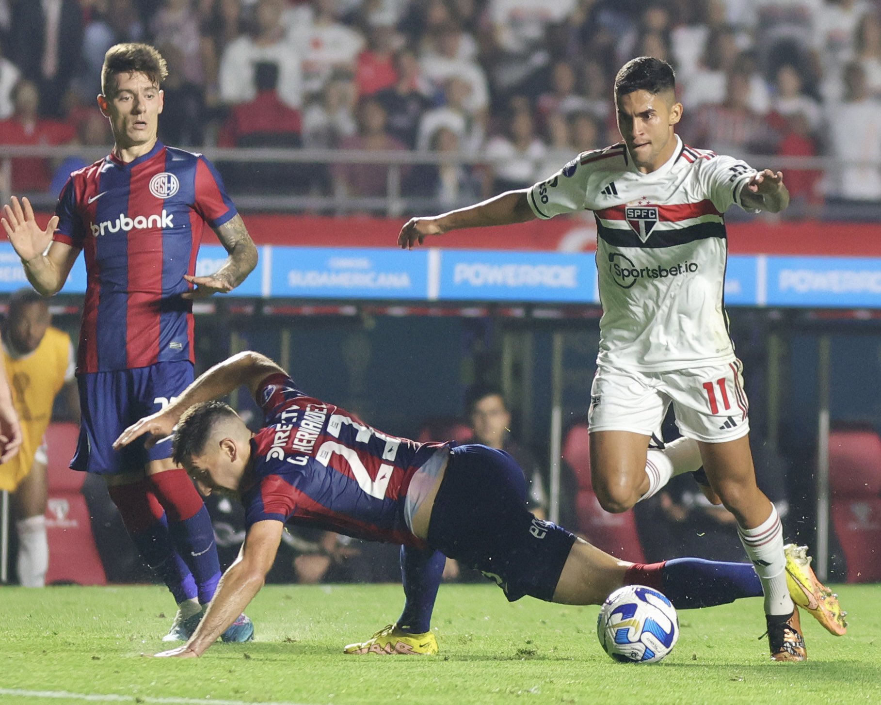 S&atilde;o Paulo: Rodrigo Nestor tem noite de reden&ccedil;&atilde;o no Morumbi
