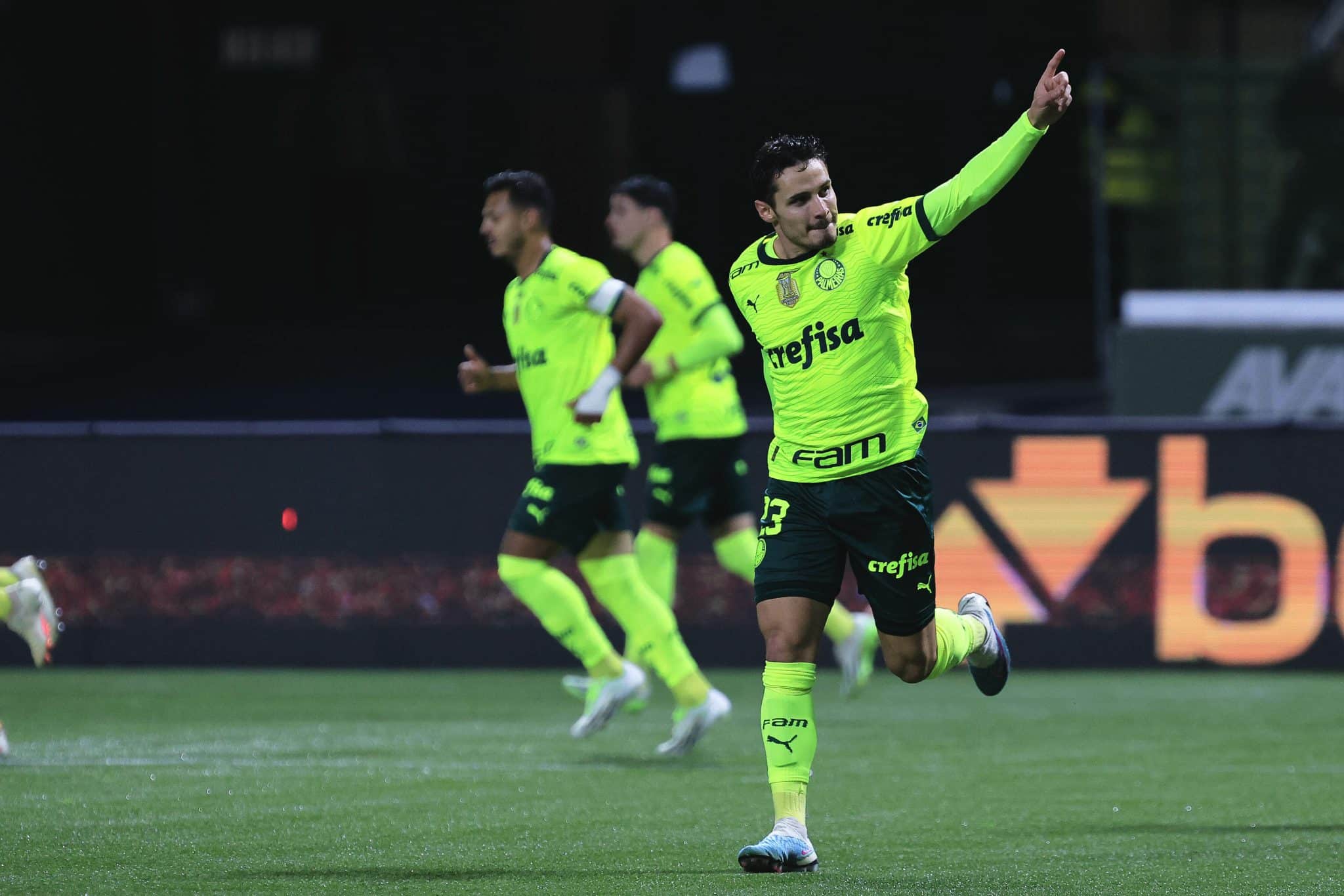 "Contra tudo e todos": Vascaínos ficam enfurecidos com arbitragem em derrota para o Palmeiras