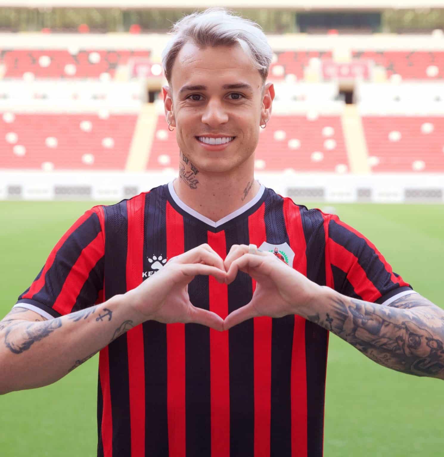 Al-Rayyan anuncia Roger Guedes e corintianos debocham: &lsquo;realizou sonho&rsquo;