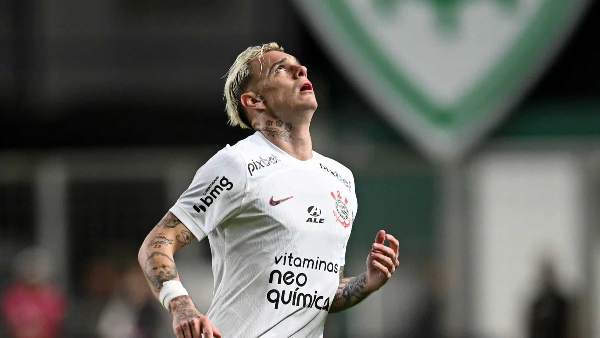 Zicou? Postagem de Róger Guedes não cai bem, e corintianos culpam atacante por eliminação