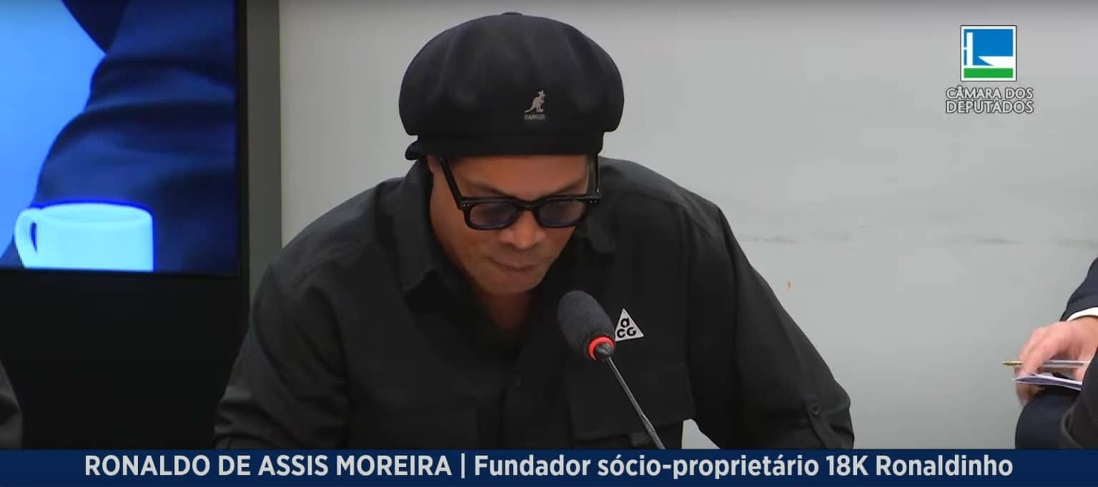 Ronaldinho Ga&uacute;cho na CPI: relembre outros &lsquo;rol&ecirc;s aleat&oacute;rios&rsquo; do craque
