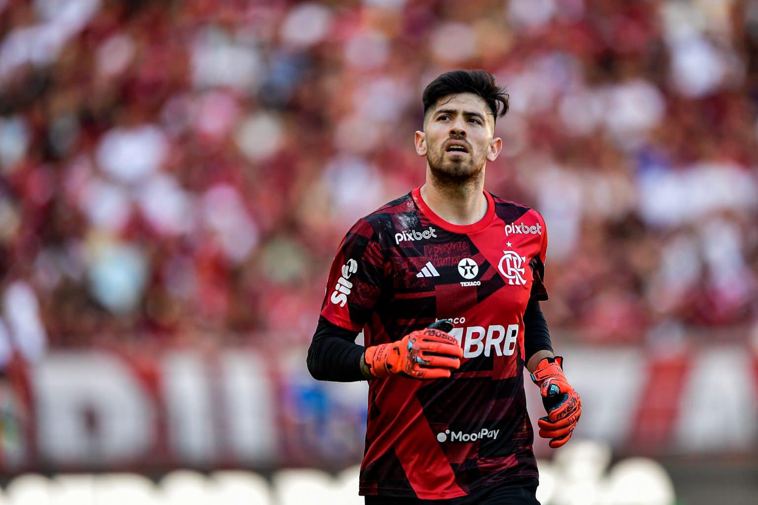 Sampaoli promove estreia de Rossi pelo Flamengo em jogo contra o Goiás; veja escalação