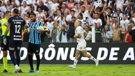Torcida do Gr&ecirc;mio critica jogadores ap&oacute;s gol do Santos: &lsquo;Nem na v&aacute;rzea&rsquo;
