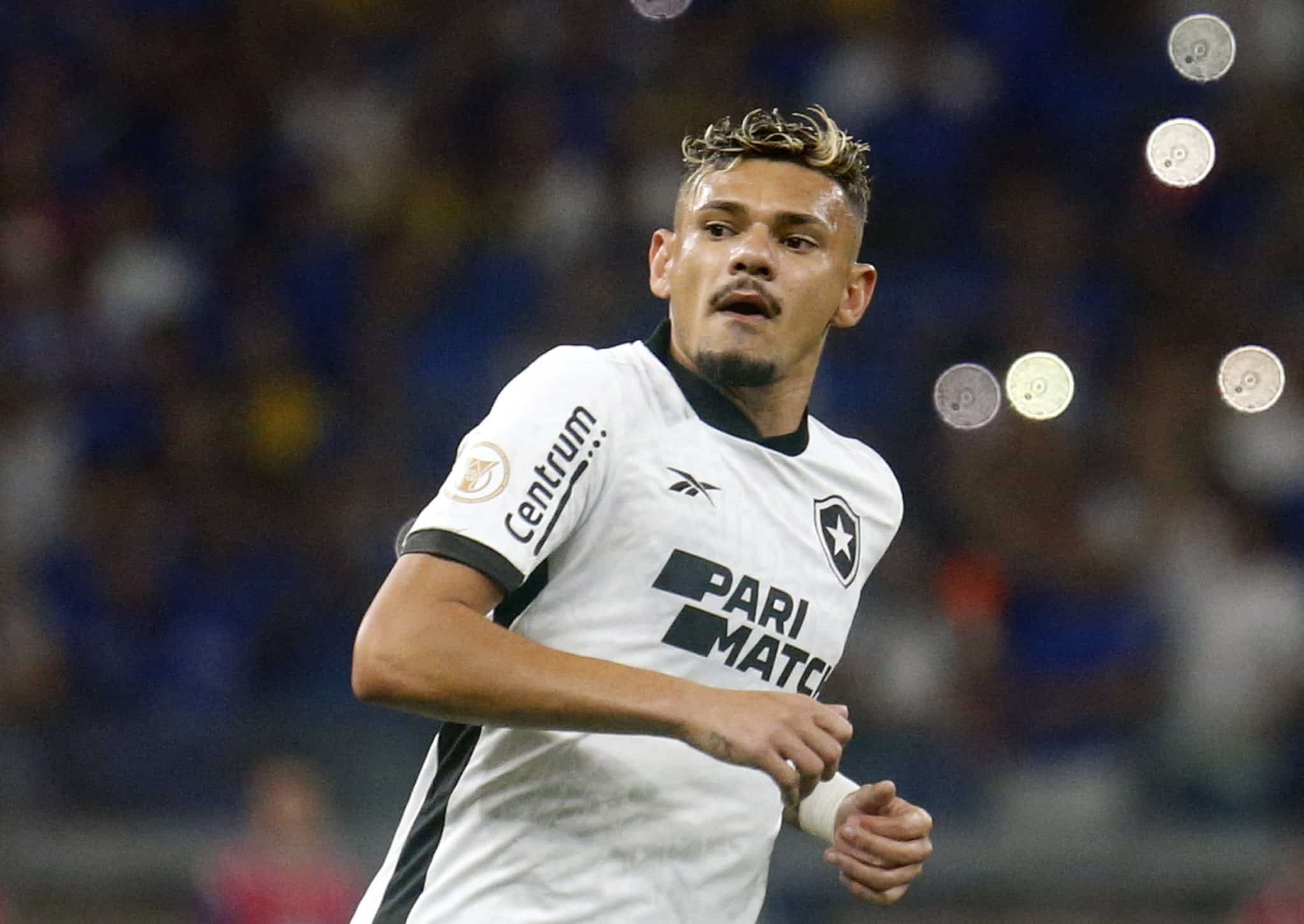 Botafogo: torcida mostra al&iacute;vio ap&oacute;s not&iacute;cia sobre les&atilde;o de Tiquinho Soares