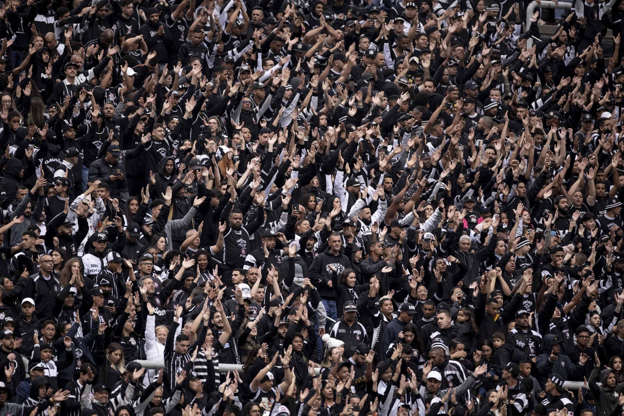 S&oacute;cio torcedor do Corinthians promete prioridade em show do Thiaguinho, falha e frustra torcida