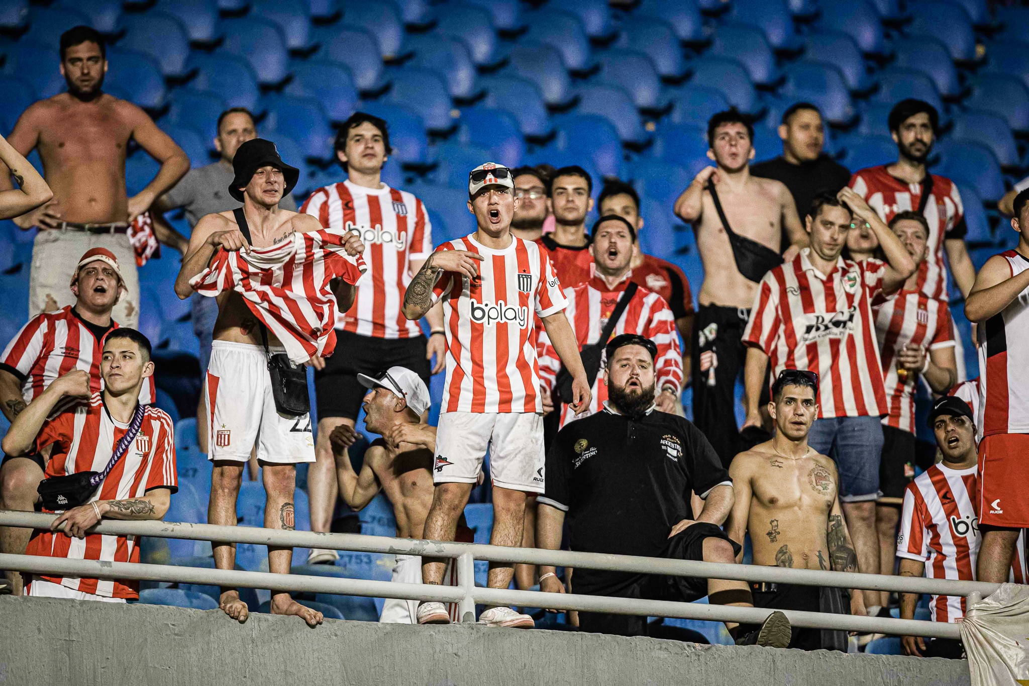 Corinthians x Estudiantes: torcedores argentinos recebem orientação para evitar racismo