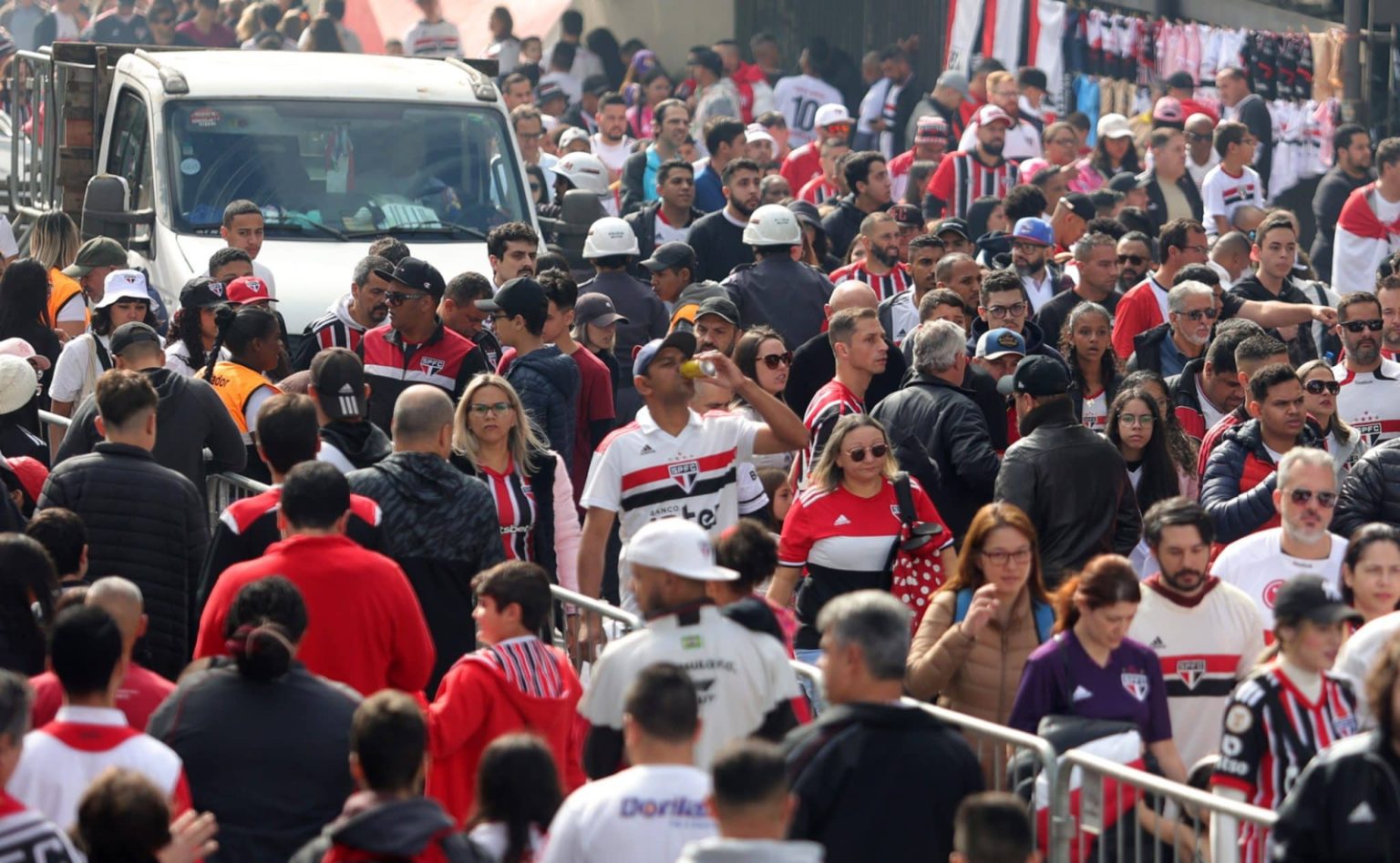 S&atilde;o Paulo bota 50 mil pelo 8&ordm; jogo seguido e fica perto de recorde no Morumbi
