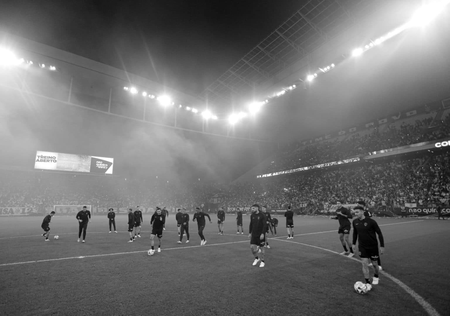 Corinthians: apesar da festa, cantos homof&oacute;bicos marcam treino aberto em Itaquera