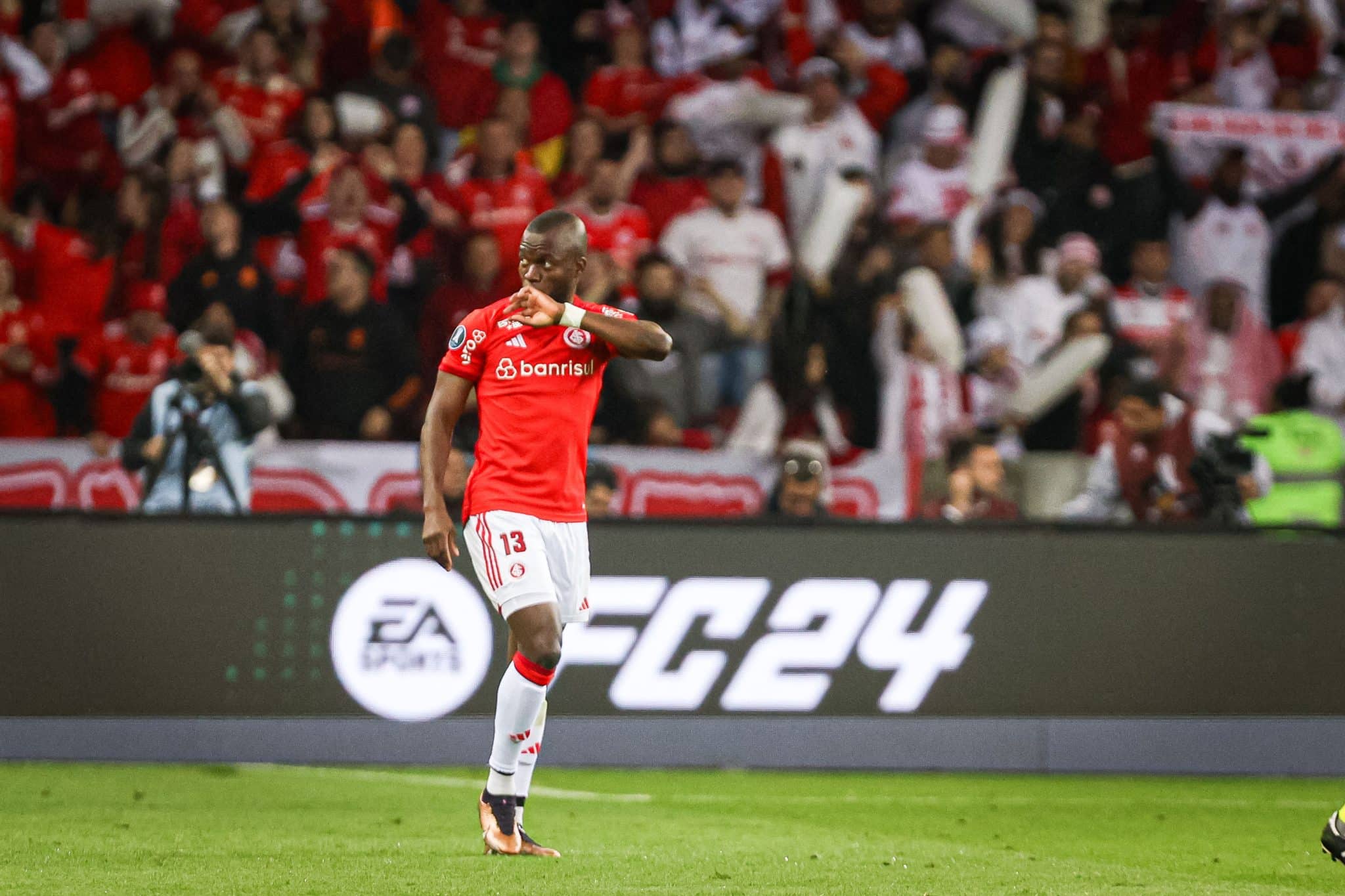 &ldquo;&Eacute; o Inter de Coudet&rdquo;: Valencia &eacute; letal, garante semifinal e desafoga colorados