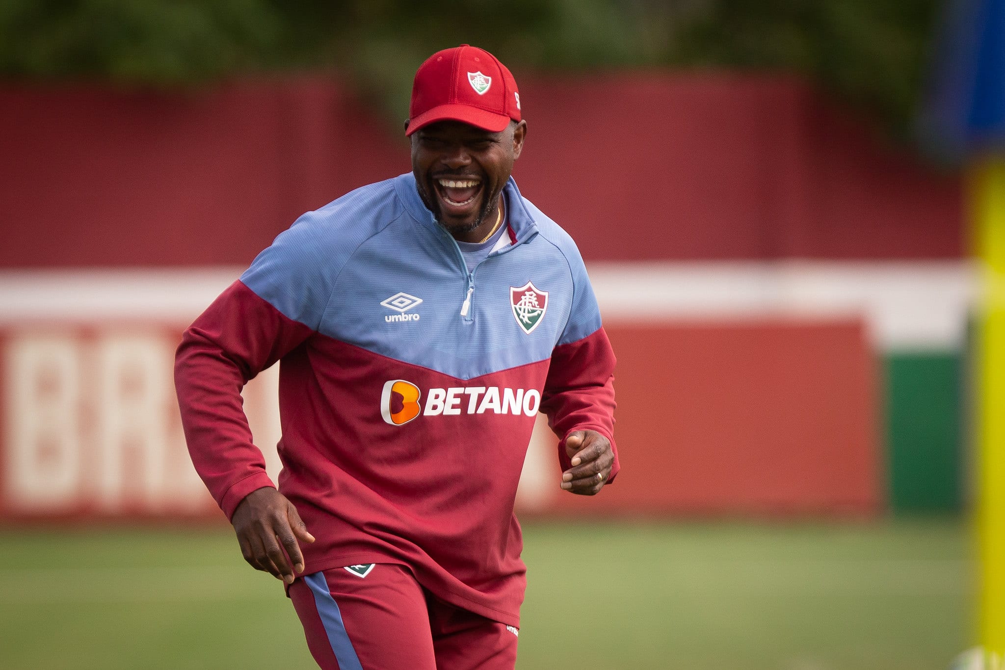 Fluminense volta aos treinos sob &lsquo;comando surpresa&rsquo; de Marc&atilde;o