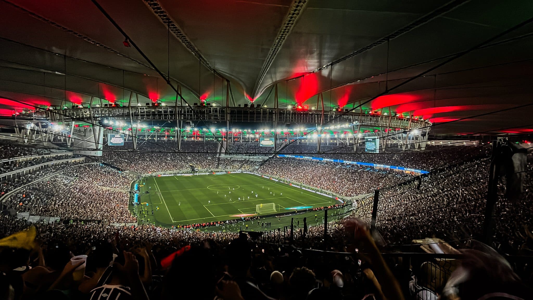 Torcida do Fluminense esgota ingressos para semifinal da Libertadores em 1h