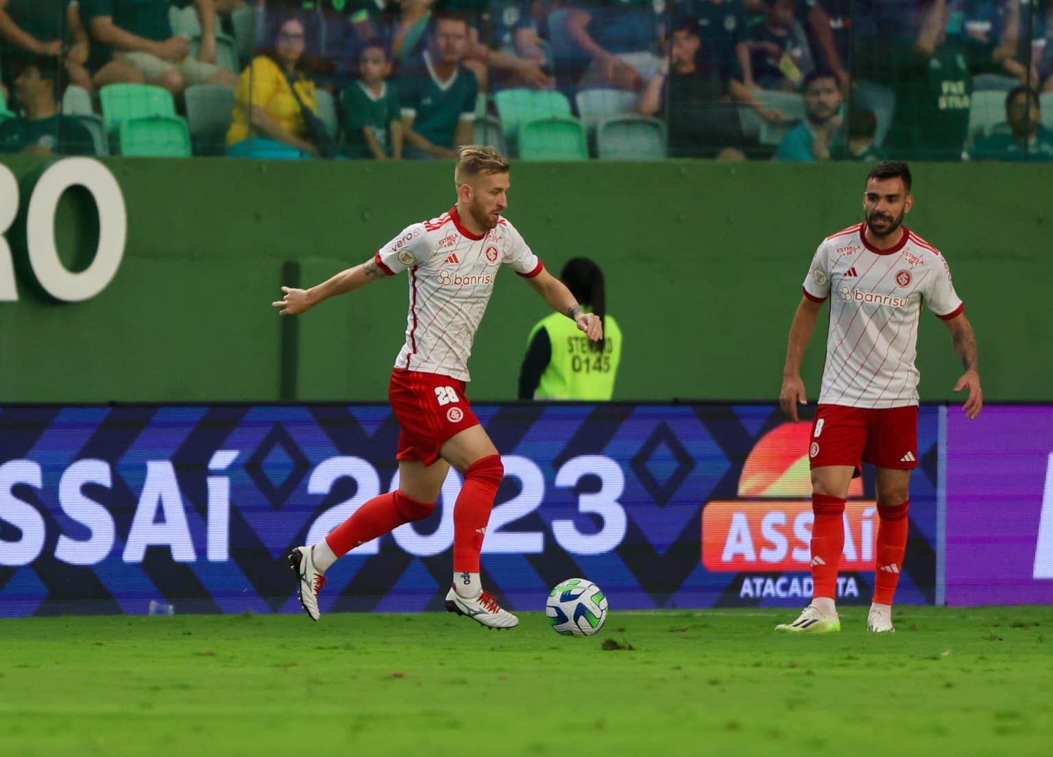 Pedro Henrique, do Internacional, sofre fratura no bra&ccedil;o e passar&aacute; por cirurgia