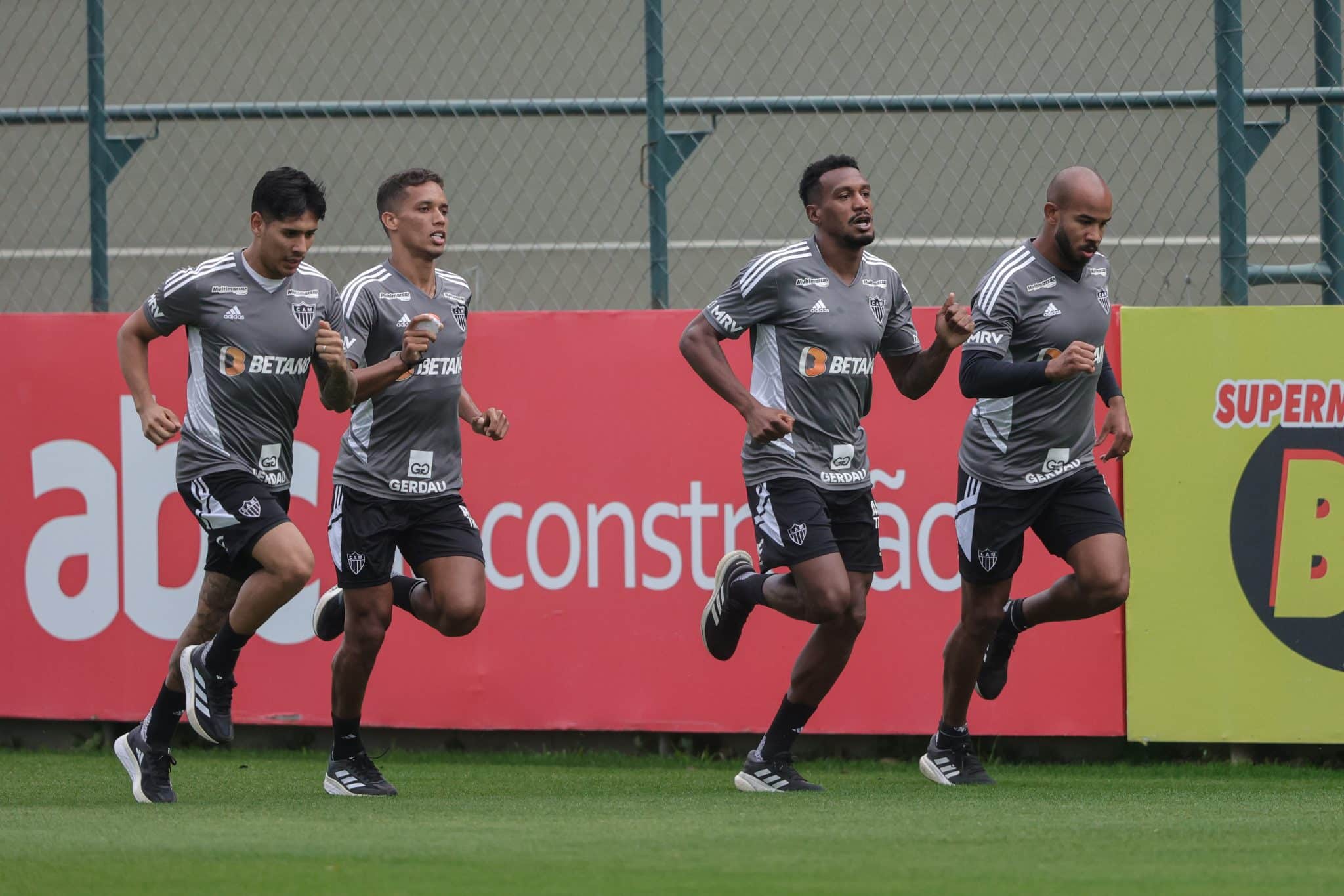 Elenco do Atl&eacute;tico-MG se reapresenta com novidades na Cidade do Galo