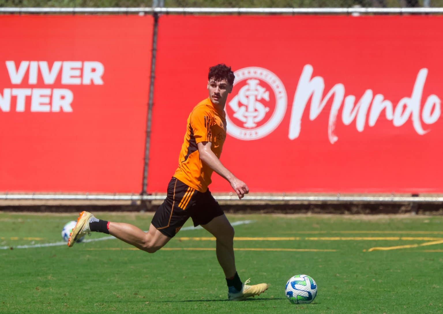 Internacional pode ter retornos de Vit&atilde;o e Johnny contra o Athletico