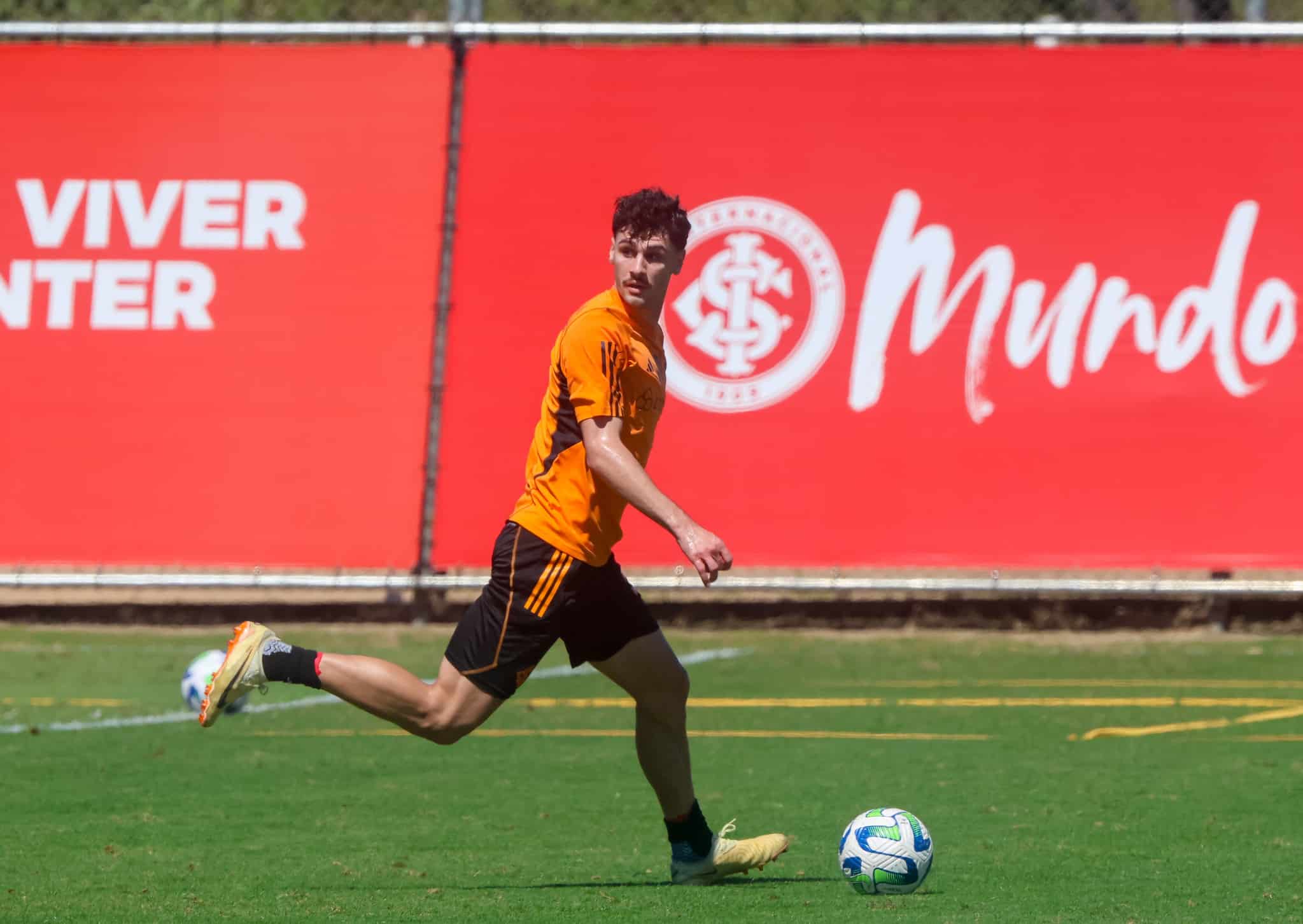 Internacional pode ter retornos de Vit&atilde;o e Johnny contra o Athletico