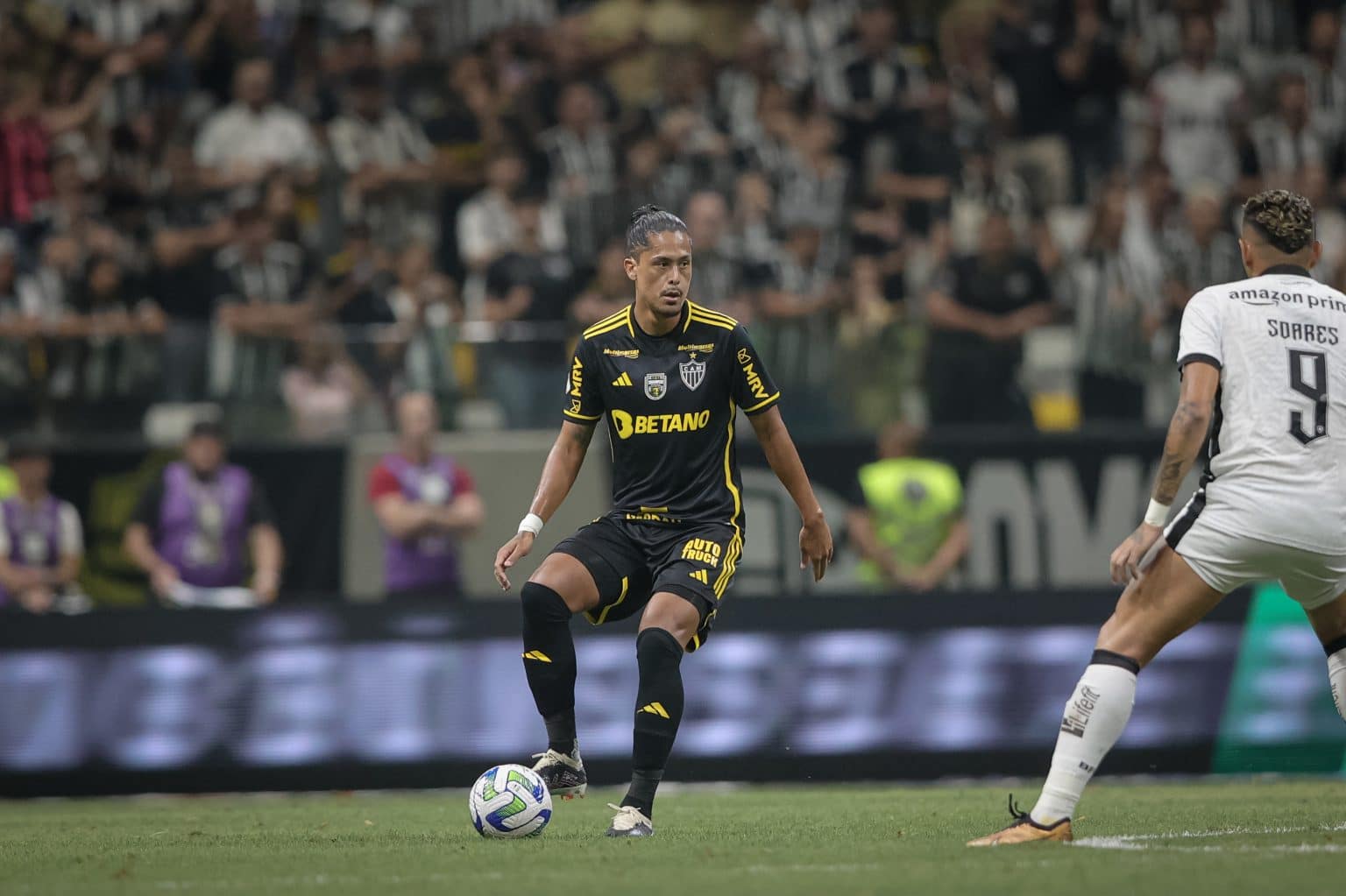 Personagem de lance pol&ecirc;mico, Lemos, do Atl&eacute;tico-MG, analisa arbitragem: &lsquo;S&atilde;o humanos e podem errar&rsquo;