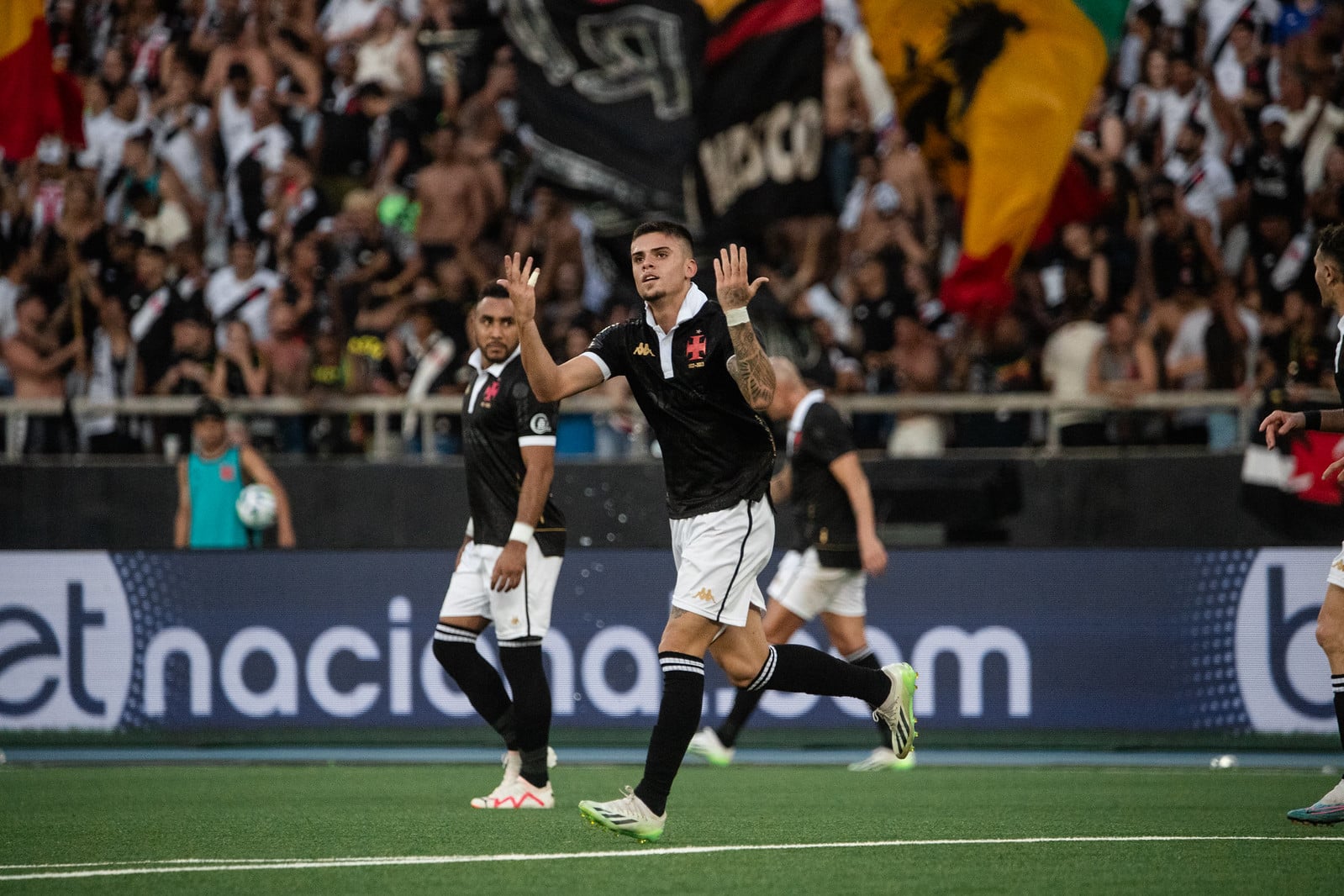 Vasco anuncia novo patrocinador para a camisa do clube