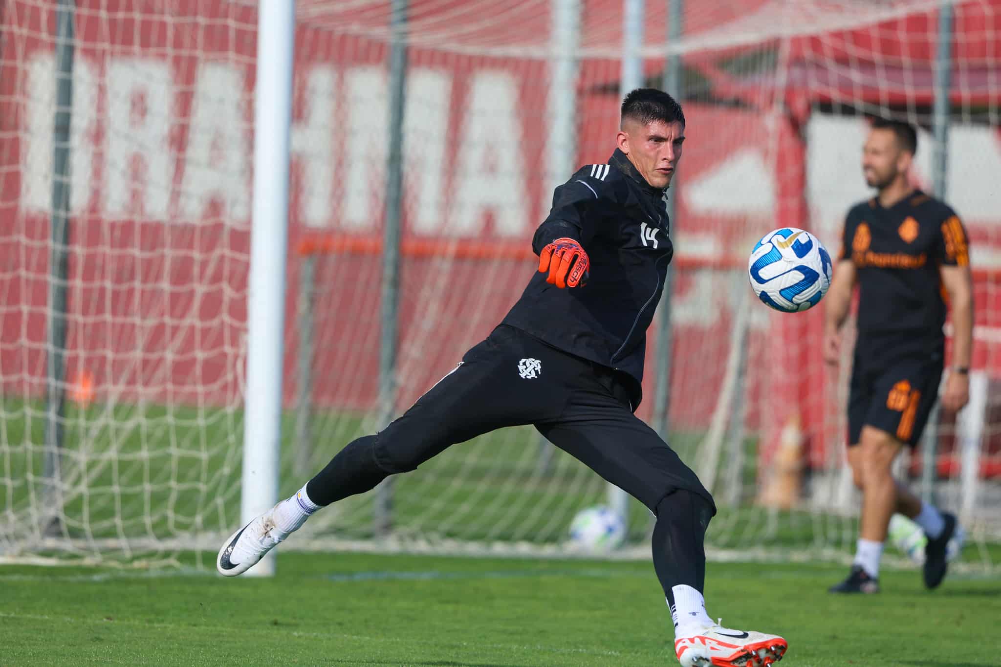 Rochet projeta duelo com Athletico no sint&eacute;tico: &ldquo;muda muito, mas n&atilde;o tem desculpas&rdquo;