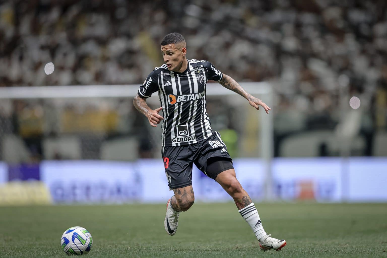 Atl&eacute;tico-MG e Arana compartilham vontade de renova&ccedil;&atilde;o e conversas j&aacute; iniciaram