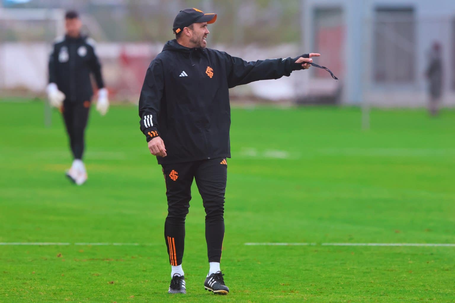 Coudet escala Internacional somente com reservas para reencontro com o Atl&eacute;tico-MG