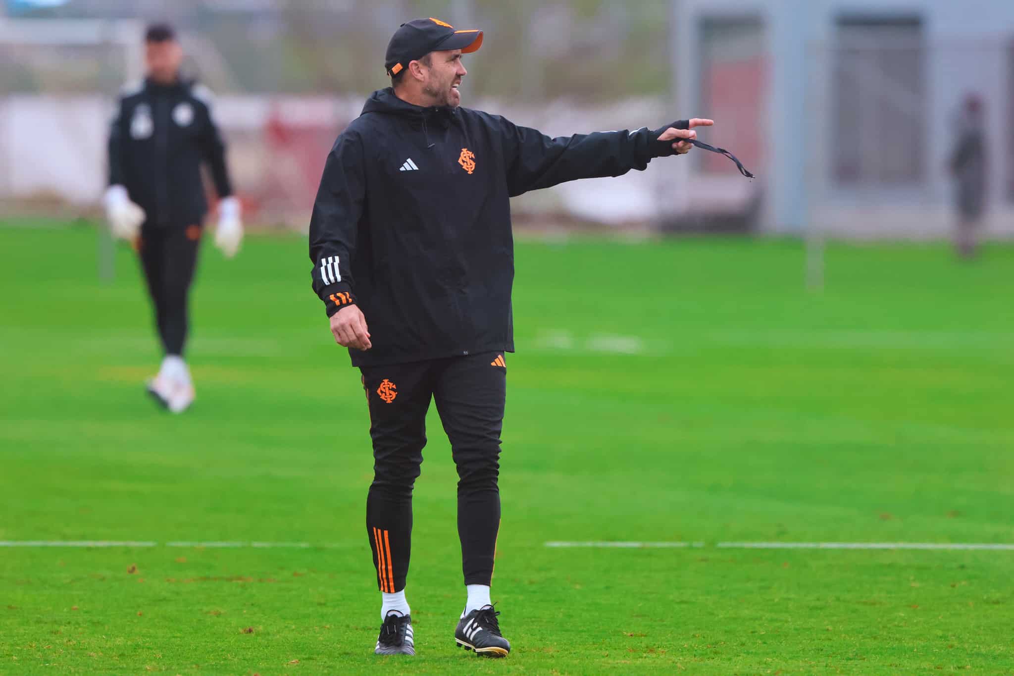 Coudet escala Internacional somente com reservas para reencontro com o Atl&eacute;tico-MG