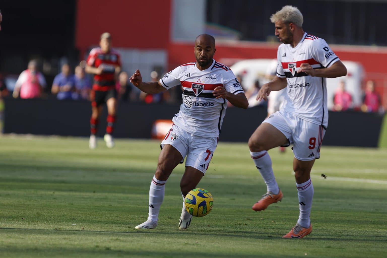 Calleri ‘previu’ título da Copa do Brasil em pedido para Lucas voltar ao São Paulo