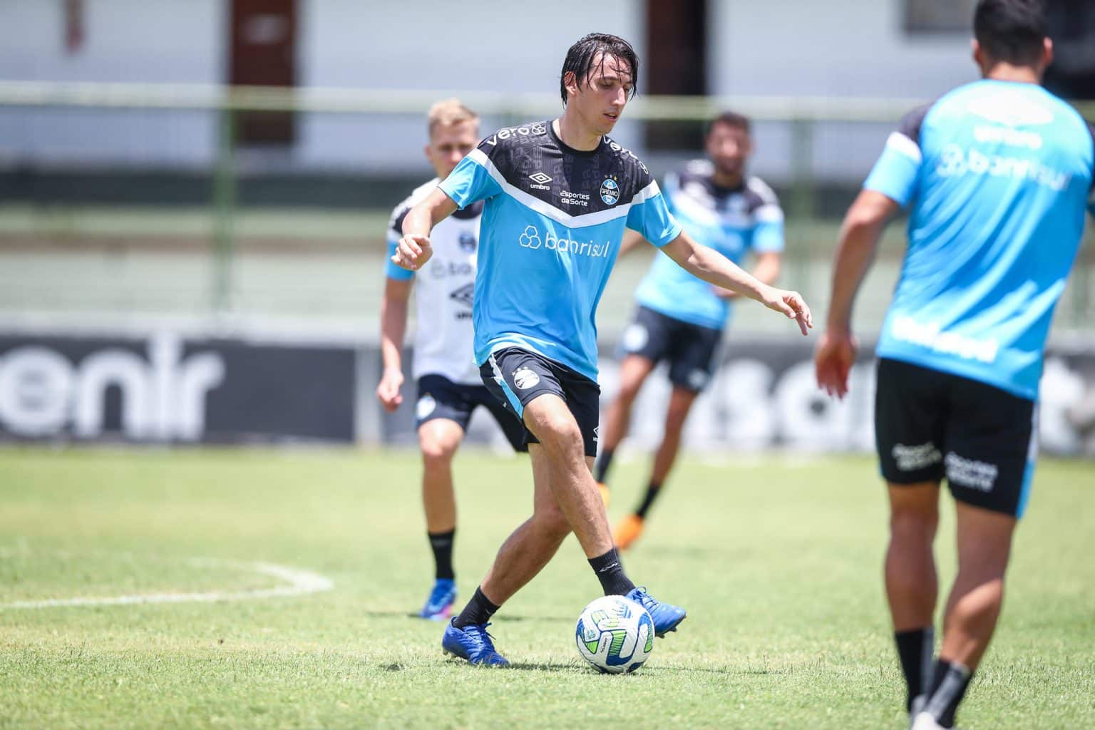 Escala&ccedil;&atilde;o do Gr&ecirc;mio tem retornos de Geromel, Kannemann e Carballo