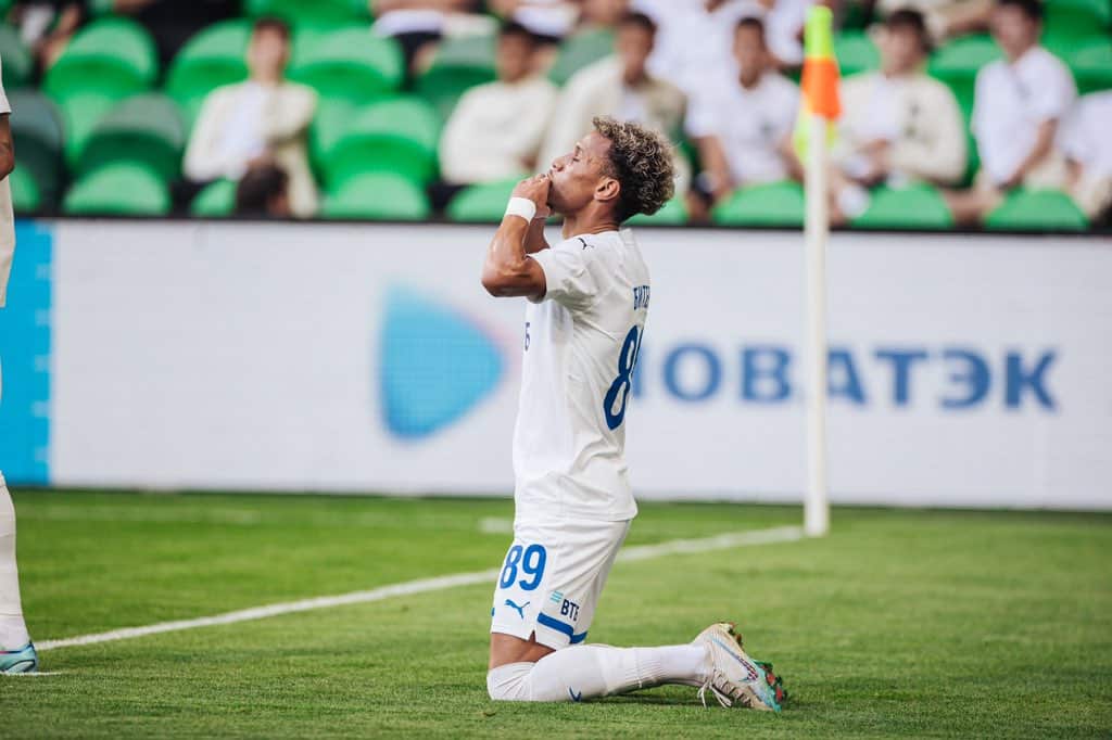 Em estreia como titular, Bitello marca primeiro gol pelo D&iacute;namo Moscou