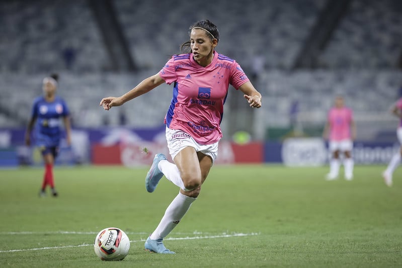 Camisa rosa do Cruzeiro de 2022