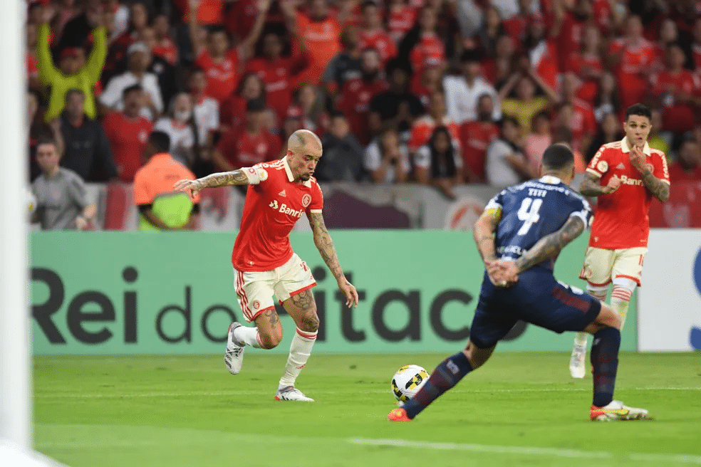 Internacional comunica desligamento de auxiliar t&eacute;cnico, que vai para o Corinthians