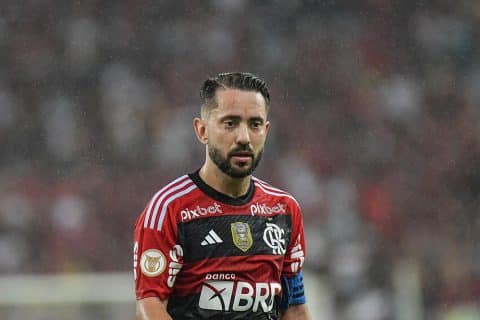 Cruzeiro negocia retorno de meia Everton Ribeiro, do Flamengo, diz Nicola