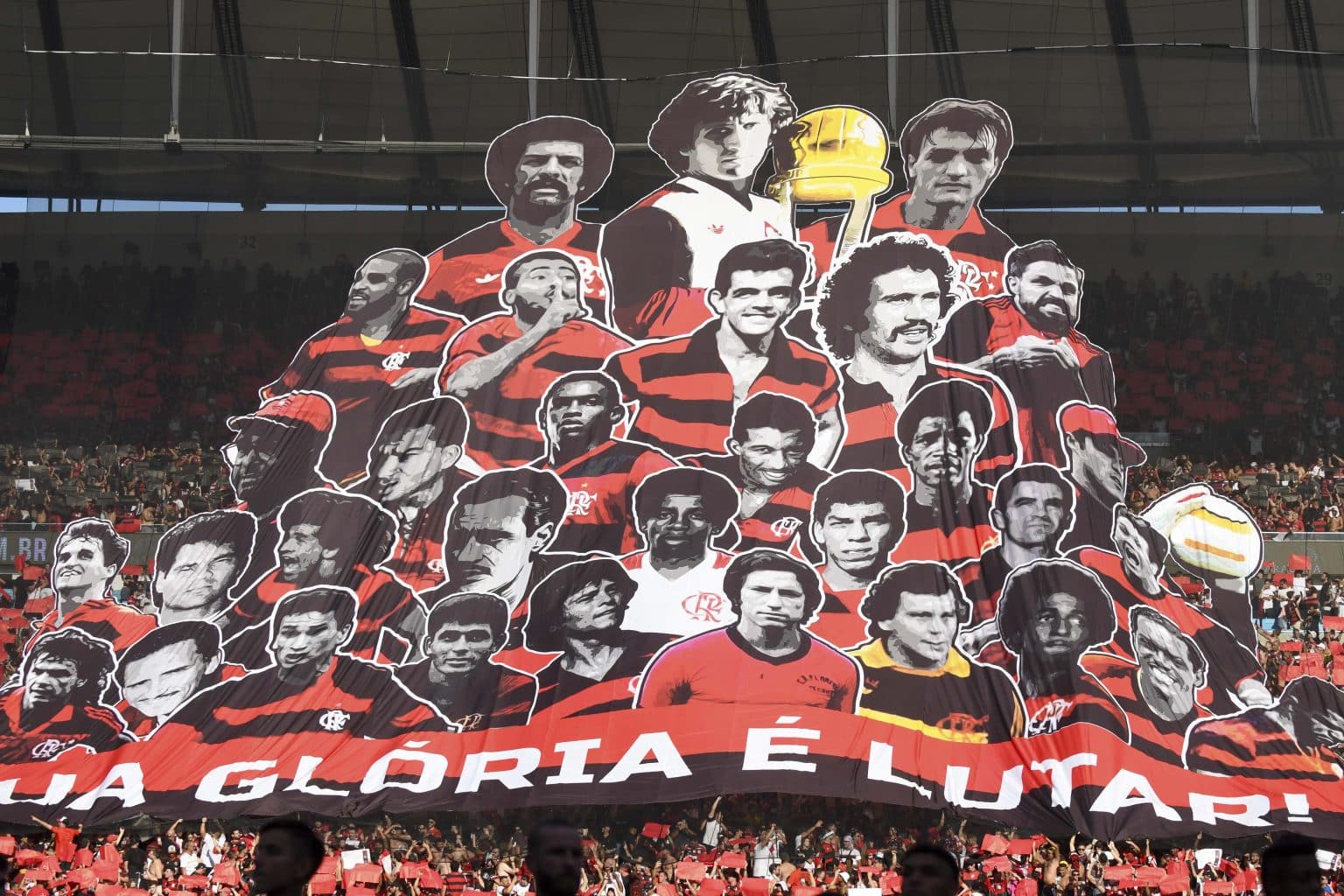 Flamengo: torcida homenageia &iacute;dolos hist&oacute;ricos em mosaico na final da Copa do Brasil