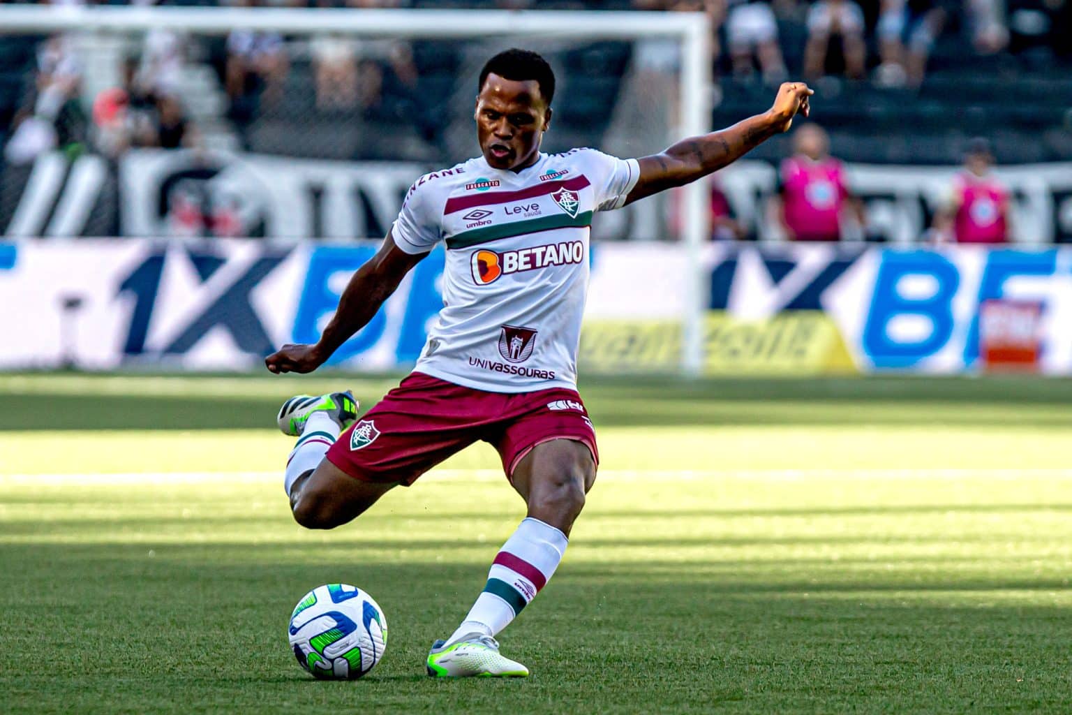 Fluminense: Arias recebe carinho da torcida ap&oacute;s detec&ccedil;&atilde;o de les&atilde;o