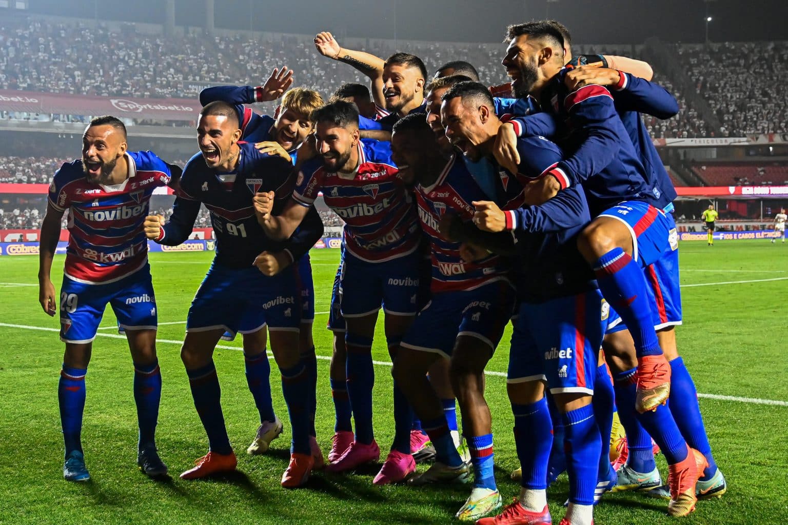 João Ricardo, do Fortaleza, fecha gol contra o São Paulo: “Gigante na baliza”