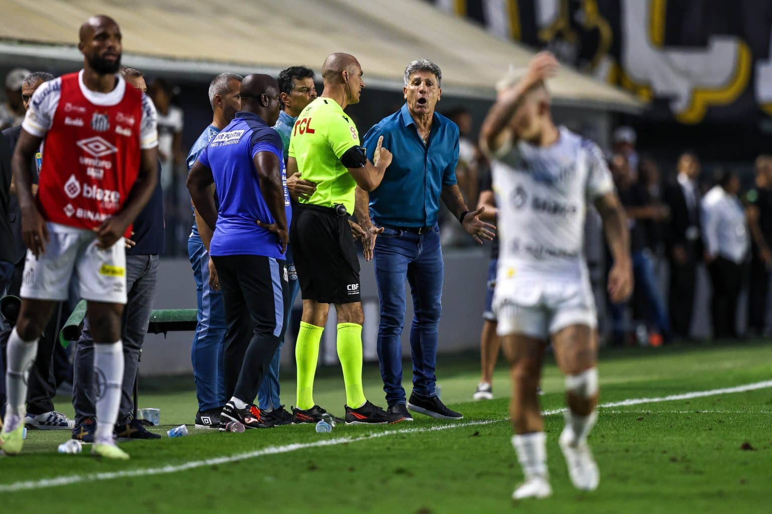 Renato e Reinaldo recebem puni&ccedil;&atilde;o de quatro jogos, mas Gr&ecirc;mio consegue efeito suspensivo