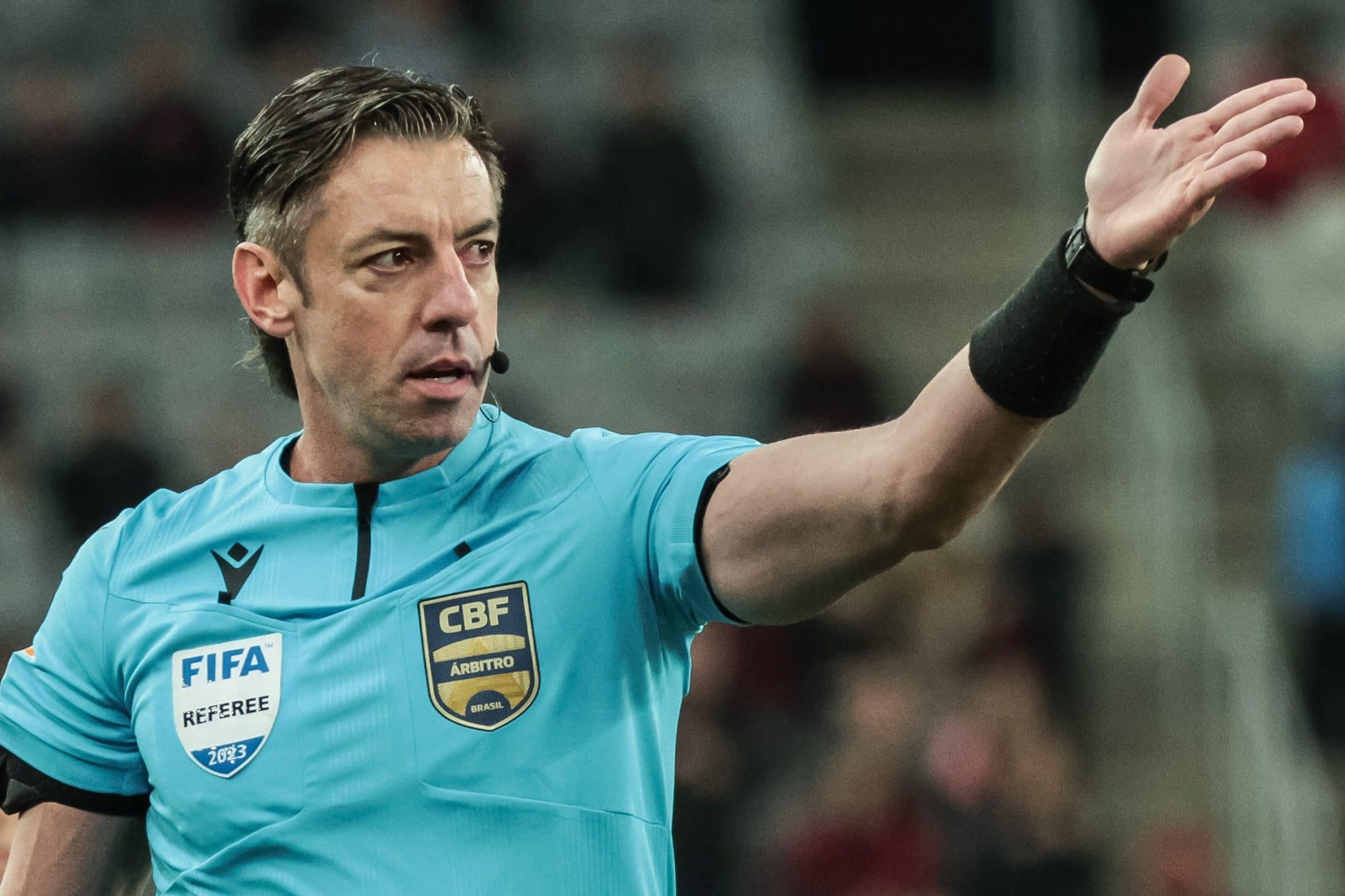 Textor fica na bronca com arbitragem ap&oacute;s derrota do Botafogo: &lsquo;Vergonhoso&rsquo;