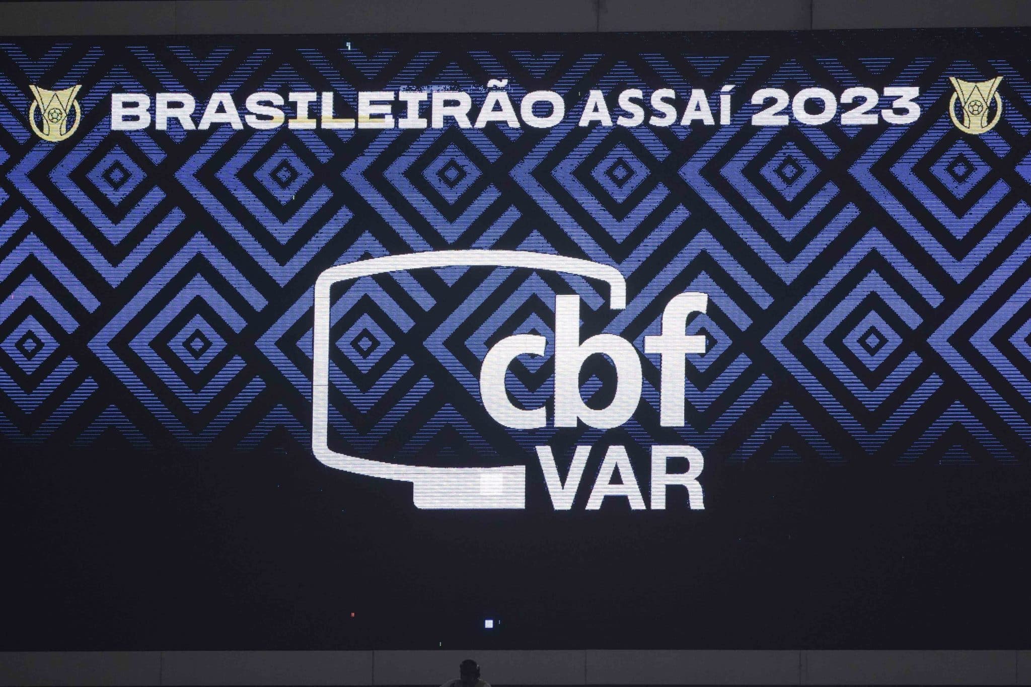 VAR de Corinthians x Gr&ecirc;mio disse ver bra&ccedil;o de Yuri Alberto em "posi&ccedil;&atilde;o de disputa"