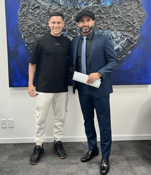 Gr&ecirc;mio renova com zagueiro at&eacute; 2026