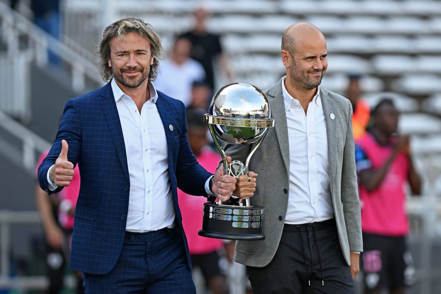 S&atilde;o Paulo: Lugano &eacute; furtado em festa do t&iacute;tulo e internet vai &agrave; loucura: &ldquo;Atrevimento&rdquo;