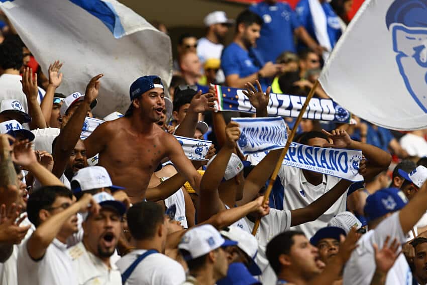 Atacante elege torcida do Cruzeiro como a melhor do Brasil