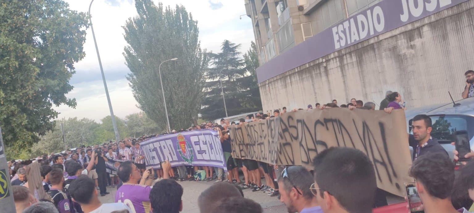 Torcida do Valladolid ataca Ronaldo e alerta: &lsquo;&Agrave; beira do abismo&rsquo;