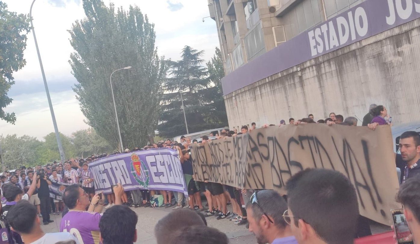 Torcida do Valladolid ataca Ronaldo e alerta: &lsquo;&Agrave; beira do abismo&rsquo;
