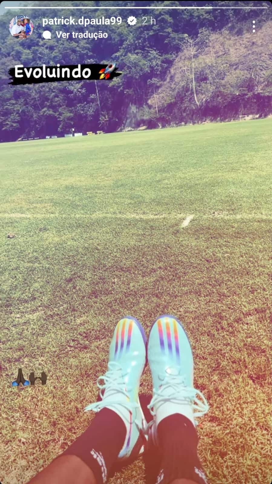 Patrick de Paula, do Botafogo, avan&ccedil;a em recupera&ccedil;&atilde;o e inicia trabalhos no gramado