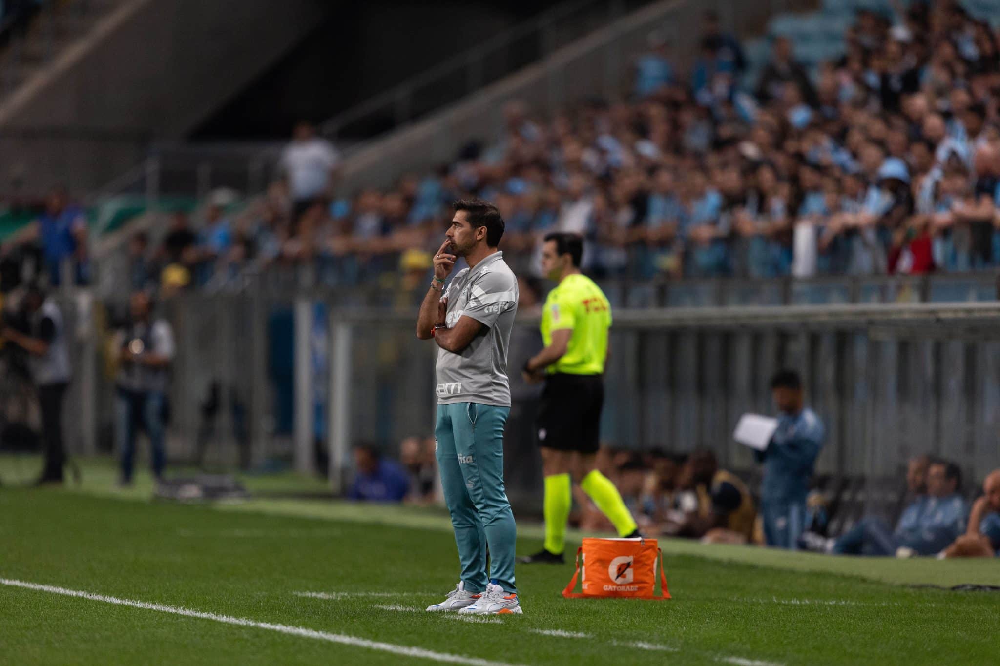 Torcedores do Palmeiras ironizam estrat&eacute;gia de Abel Ferreira contra o Gr&ecirc;mio: &ldquo;Parab&eacute;ns pardabel&rdquo;