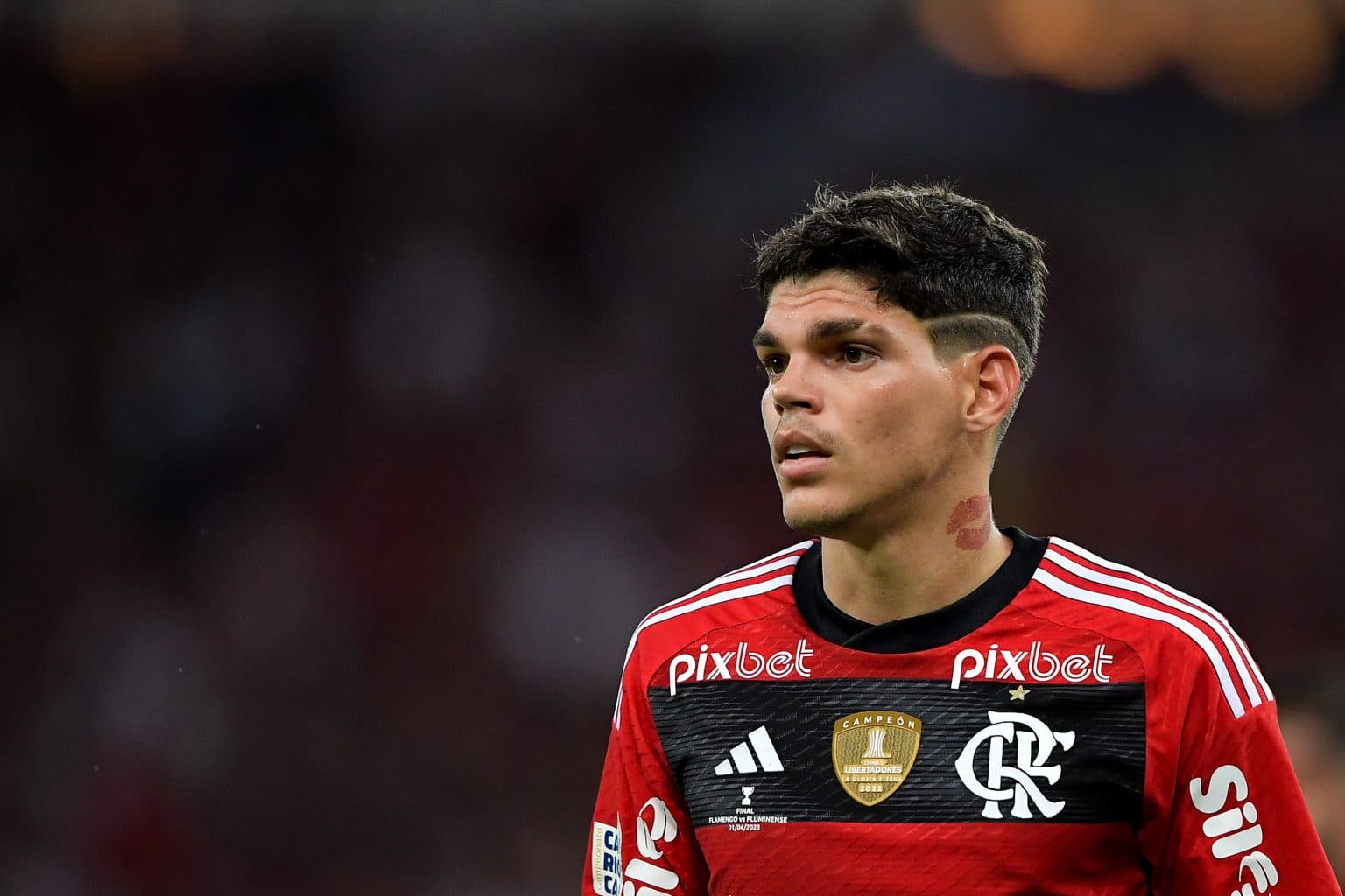 Novo Andreas? Torcida do Flamengo aponta Ayrton Lucas como culpado em final