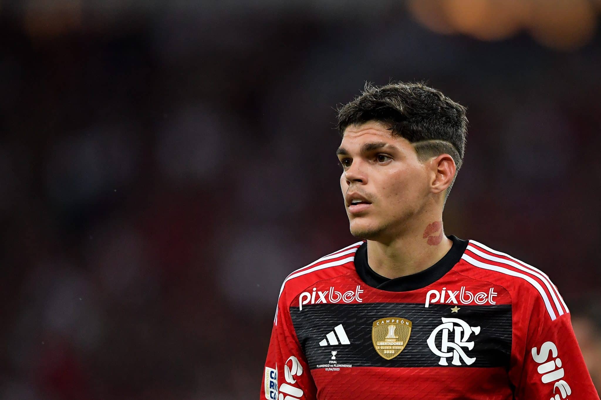 Novo Andreas? Torcida do Flamengo aponta Ayrton Lucas como culpado em final