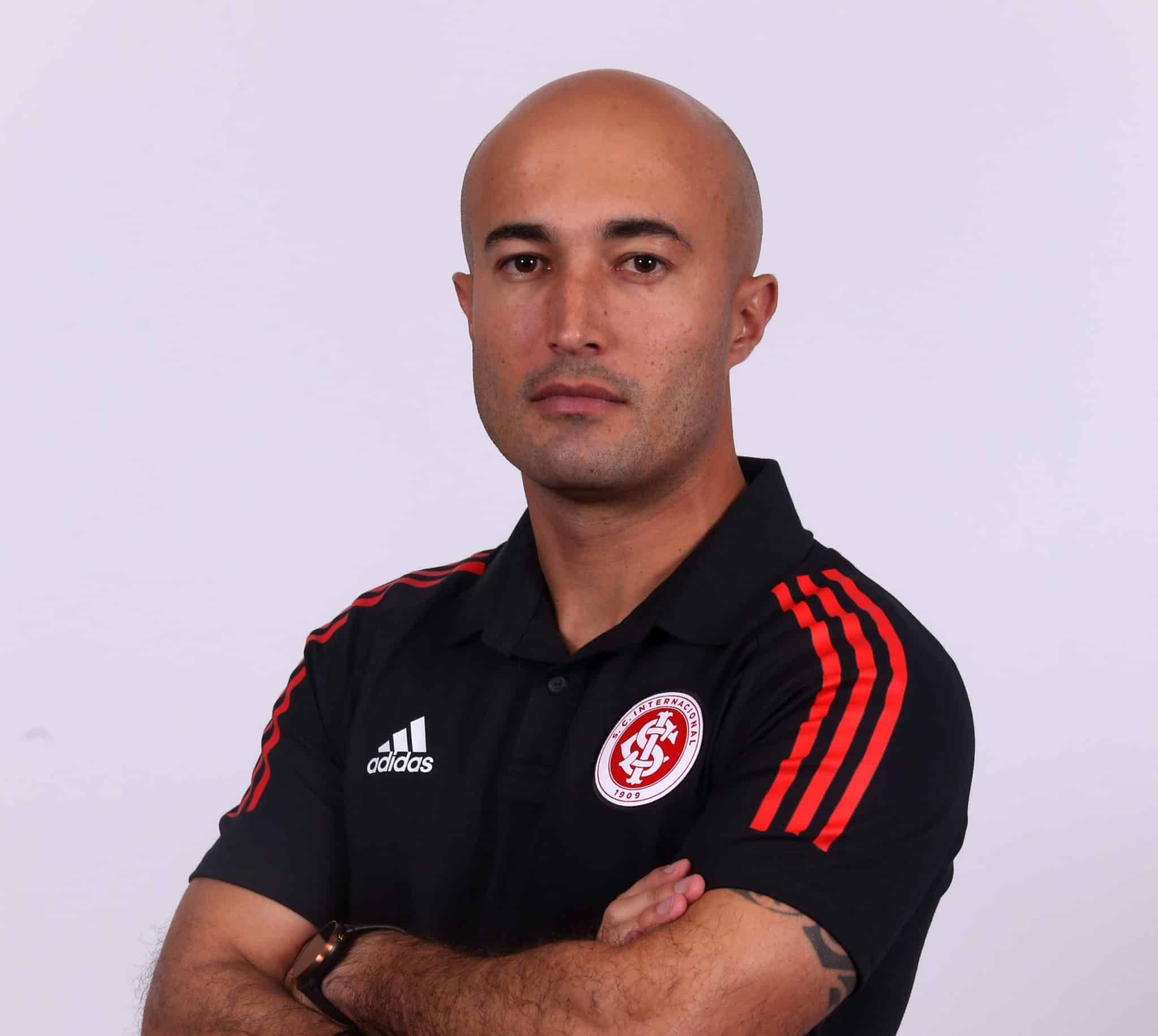 Internacional comunica desligamento de auxiliar t&eacute;cnico, que vai para o Corinthians