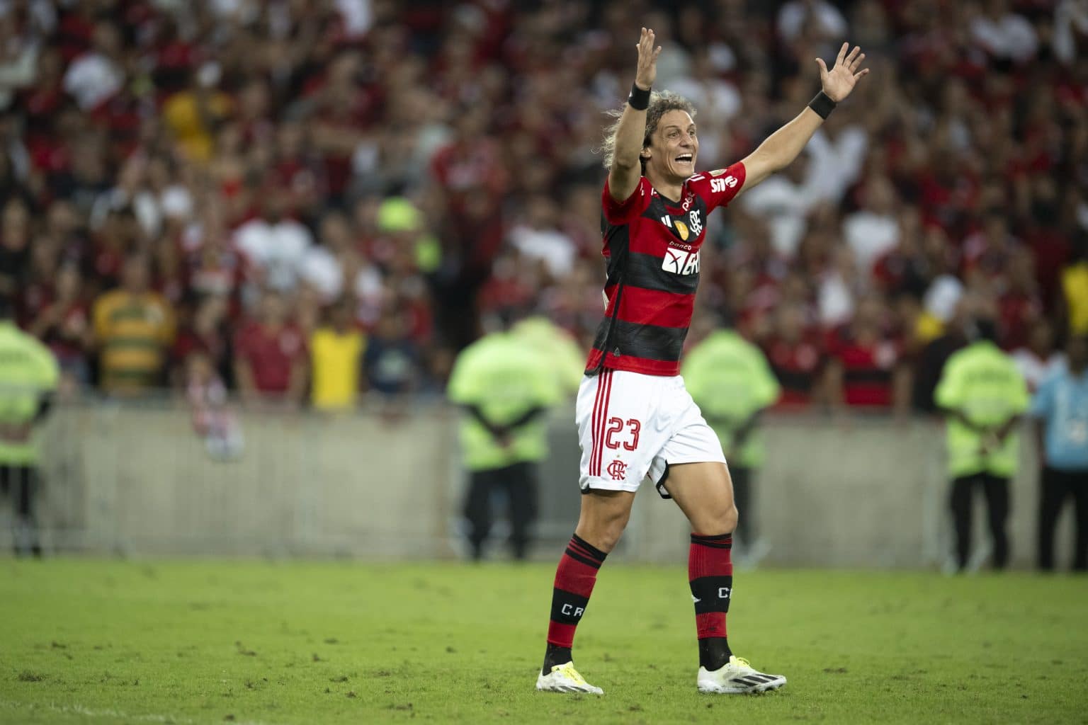 Flamengo: torcedores &lsquo;suplicam&rsquo; por sa&iacute;da de David Luiz em meio &agrave; interesse do exterior