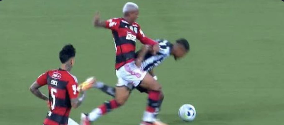 Raphael Claus n&atilde;o v&ecirc; falta de Wesley em Tch&ecirc; Tch&ecirc; no Botafogo x Flamengo: &ldquo;se joga&rdquo;