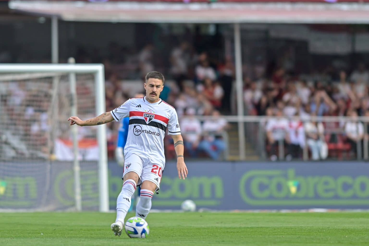 S&atilde;o Paulo: Gabriel Neves faz desabafo ap&oacute;s receber ataques de torcedores por novo visual